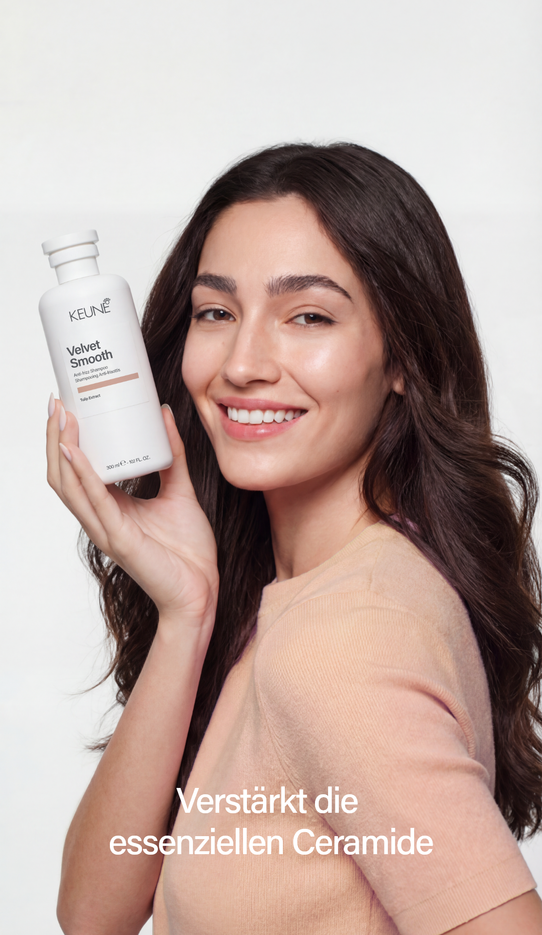 Kämpfst Du mit frizzigem, widerspenstigem Haar? Das Keune Velvet Smooth Shampoo bietet Dir die beste Haarpflege, glättet und pflegt Dein Haar bis zu 48 Stunden lang.